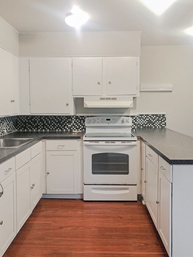 Photo - 824 S L St Unit 2