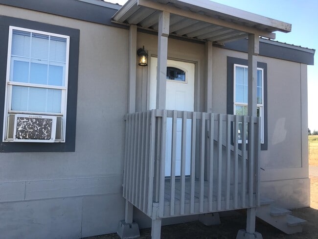 Space 12 - 200 N W Anderson St Rental