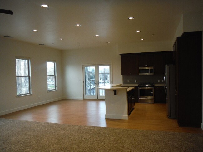 Photo - 223 N Irwin St