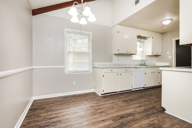 Photo - 209 Bluebell Ave