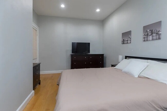 Photo - Modern Unit in Prime Location