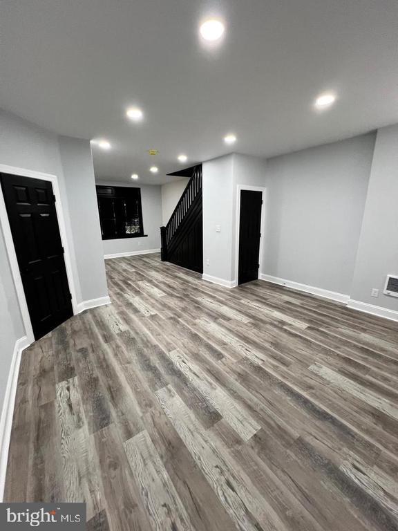 Building Photo - 6645 Vandike St