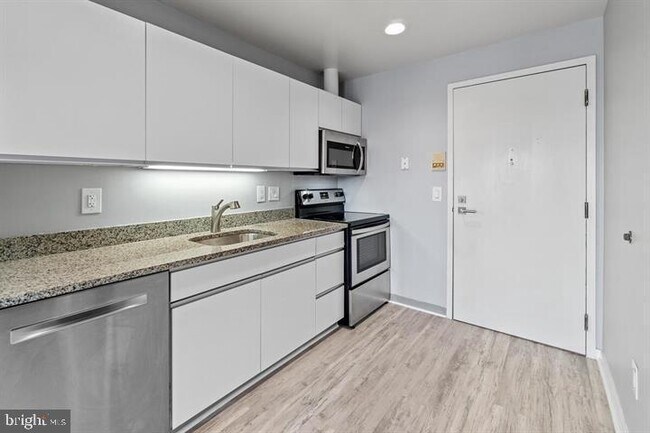 Building Photo - 2639 Boston St Unit 306