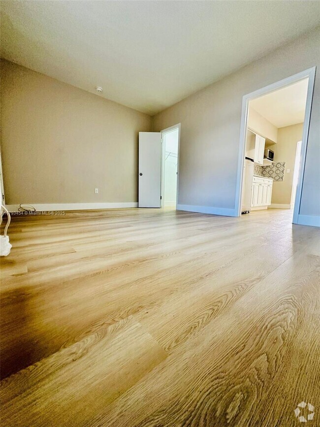 Building Photo - 2960 W Flagler St Unit 111 Rental