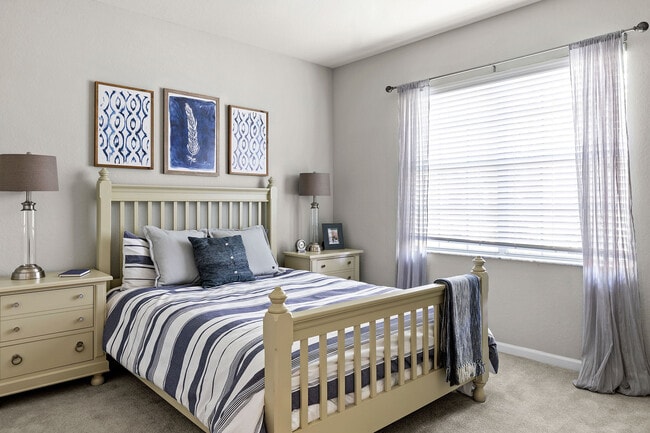 C24960_CitrusTower_Model_MasterBedroom_01 - Citrus Tower