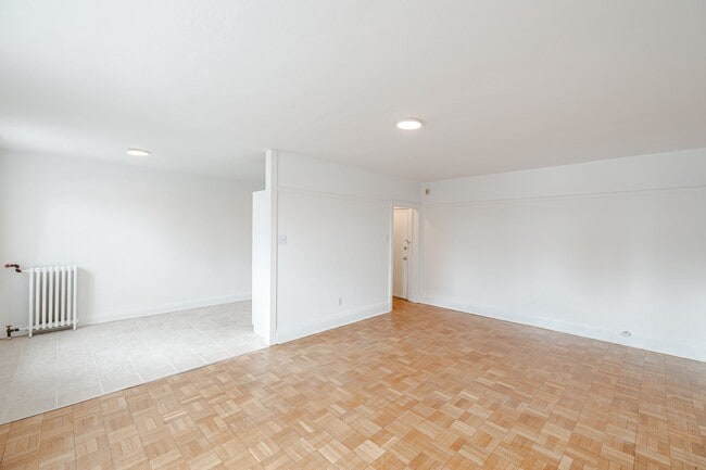 Photo - 110 Wellesley St E Unité 402