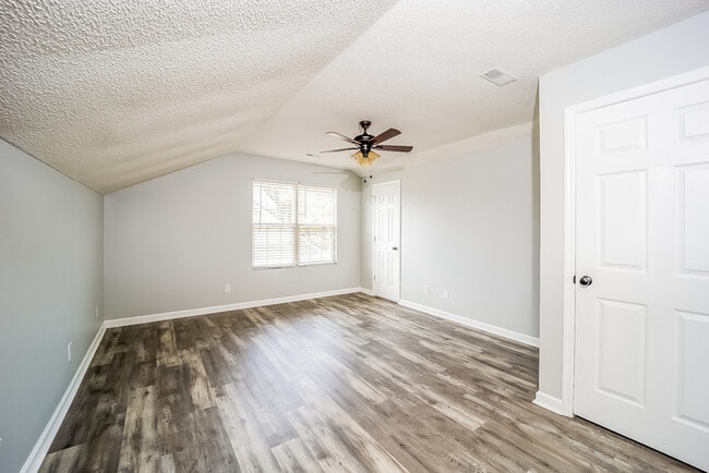 Photo - 102 Dartmouth Ct House