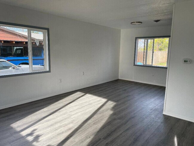 Photo - 1106 N 60th Ave