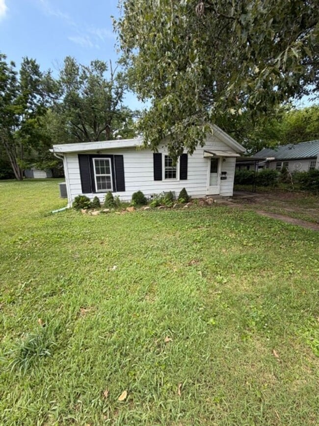 Building Photo - 1655 Eastwood Ave