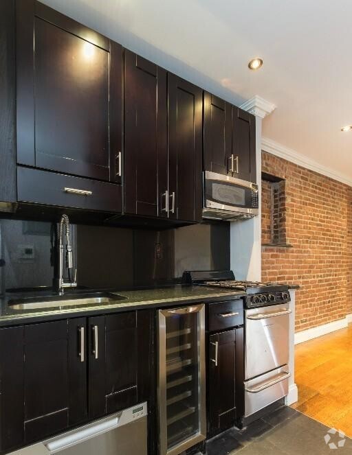 Building Photo - 437 W 53rd St Unit 4A Rental