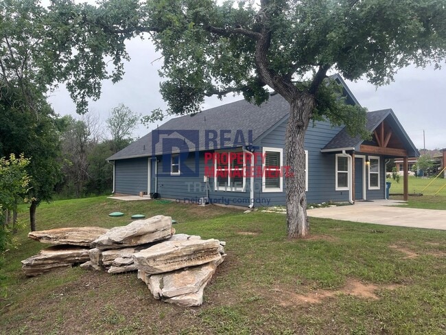Attractive 3 Bed 2 Bath Home in Gated Lake... - Attractive 3 Bed 2 Bath Home in Gated Lake...