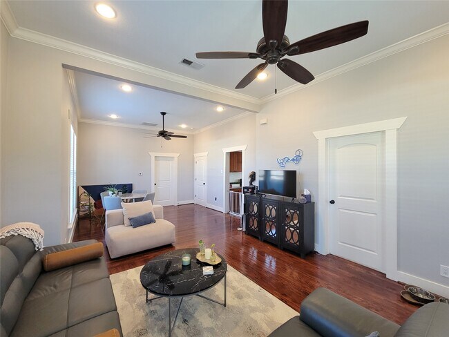 Photo - 2604 Cochran St