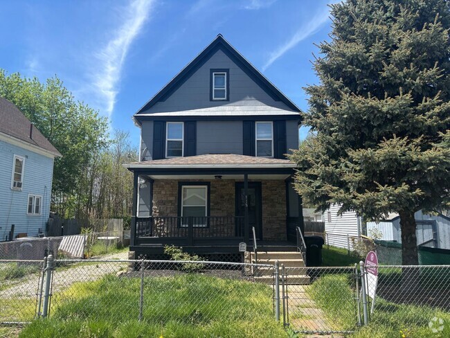 Building Photo - Charming 3-Bedroom Property in Prime Location Rental