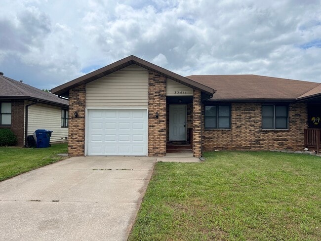 Building Photo - 2 Bedroom, 2 Bathroom Duplex in SW Springfield