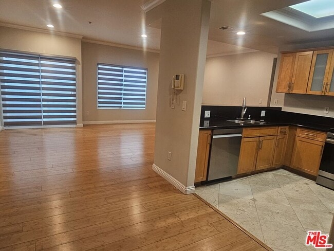 Photo - 1128 S Serrano Ave Unidad 102