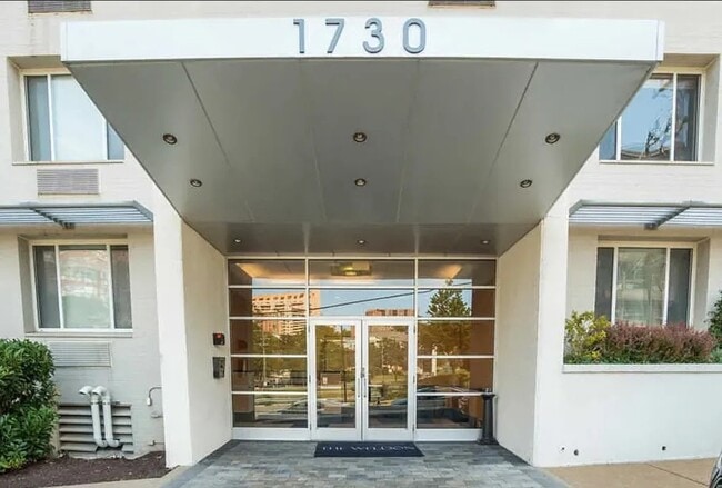 Building Photo - 1730 Arlington Blvd Unit 208