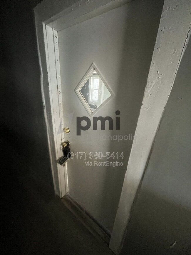 Photo - 213 1/2 S Madison Ave