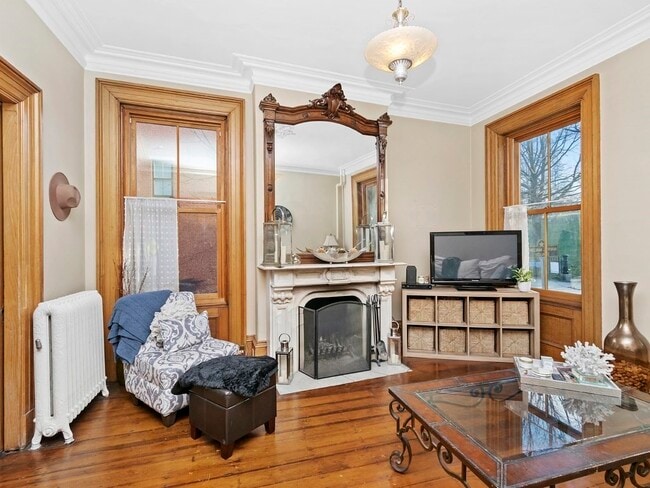 Building Photo - 22 Monument Sq Unit 2