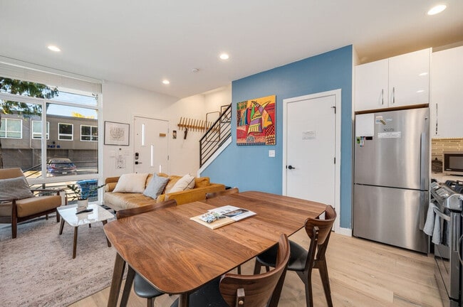Photo - 764A Belmont Pl E Unit SI ID1035944P