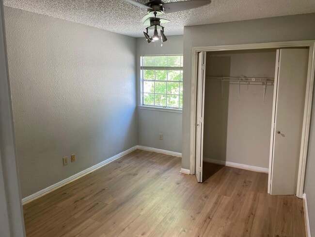 Building Photo - 12915 Ashford Knoll Dr