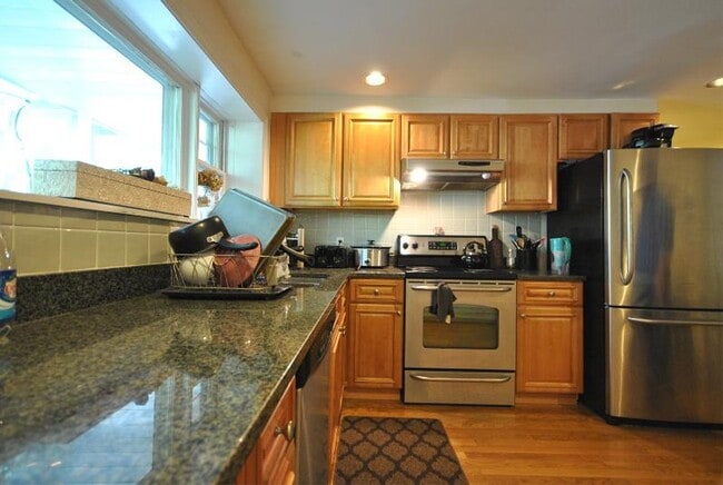Photo - Brookline 3 Bed Duplex – Heat & Hot Water Included – No Fee – 9/1