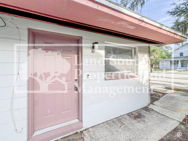 Building Photo - 725 E Lime St