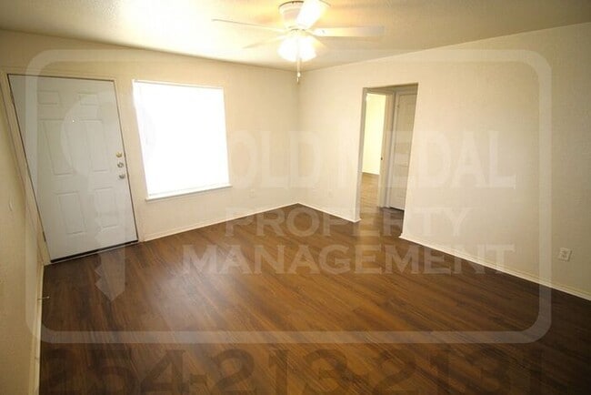 Photo - 2807 Leroy Cir