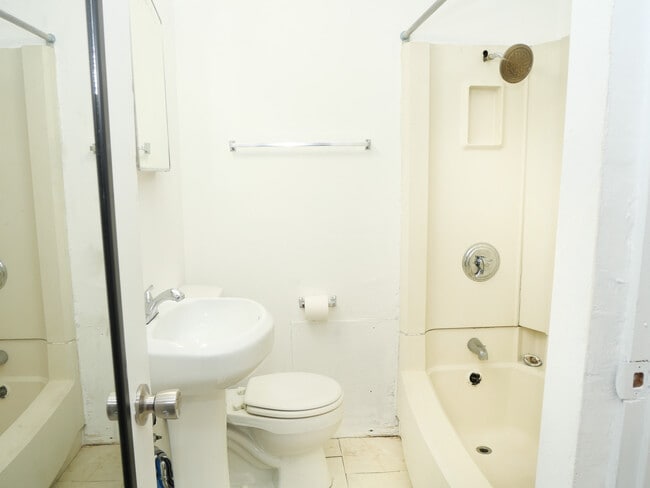 Photo - 259 W Newton St