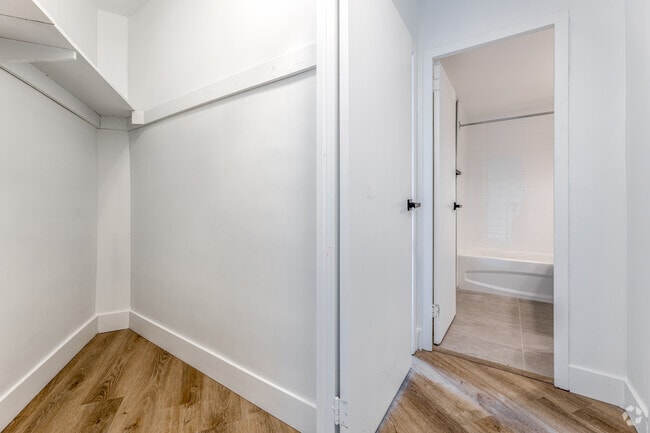 1BR, 1BA - 832SF - Storage