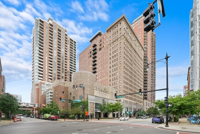 Building Photo - 40 E 9th St Unit 710