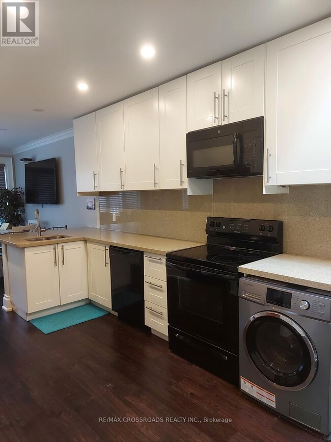 Photo - 533 Danforth Rd