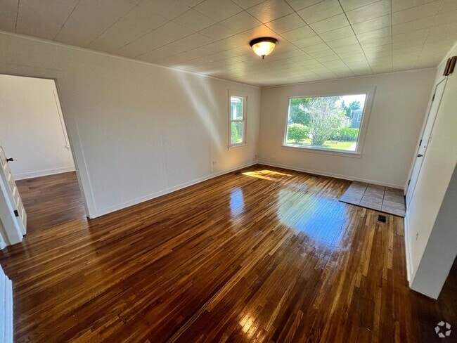 Building Photo - Adorable Shadle Bungalow - 2 Bed, 1 Bath +... Rental