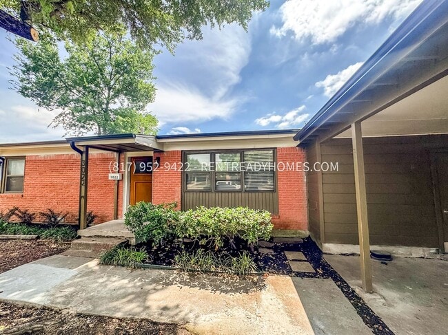 Building Photo - 3022 Larry Dr