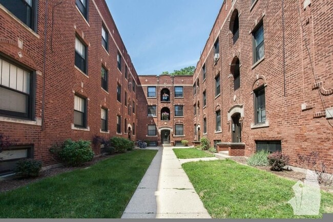 Photo - 2876 N Clark St