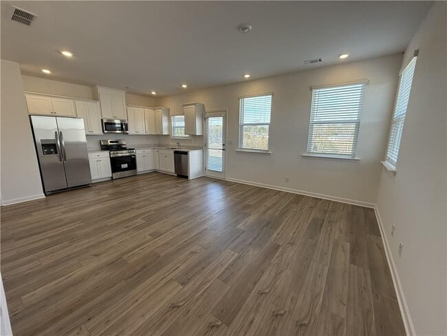 Photo - 156 Milledge Cmns Dr NE