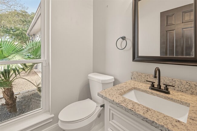 Building Photo - 1709 Coles Farm Dr