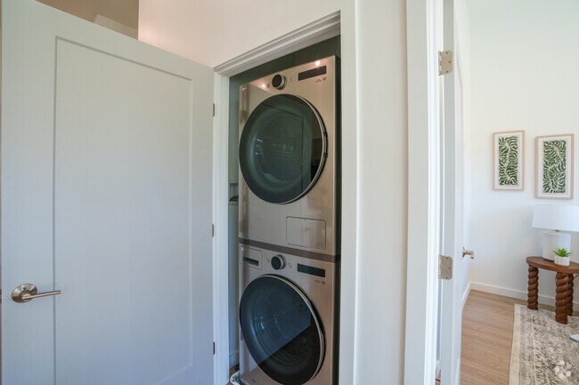 2BR, 2BA - 1,098SF - In-unit Laundry