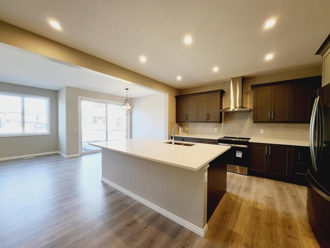 Photo - 15836-15830 30 Ave SW
