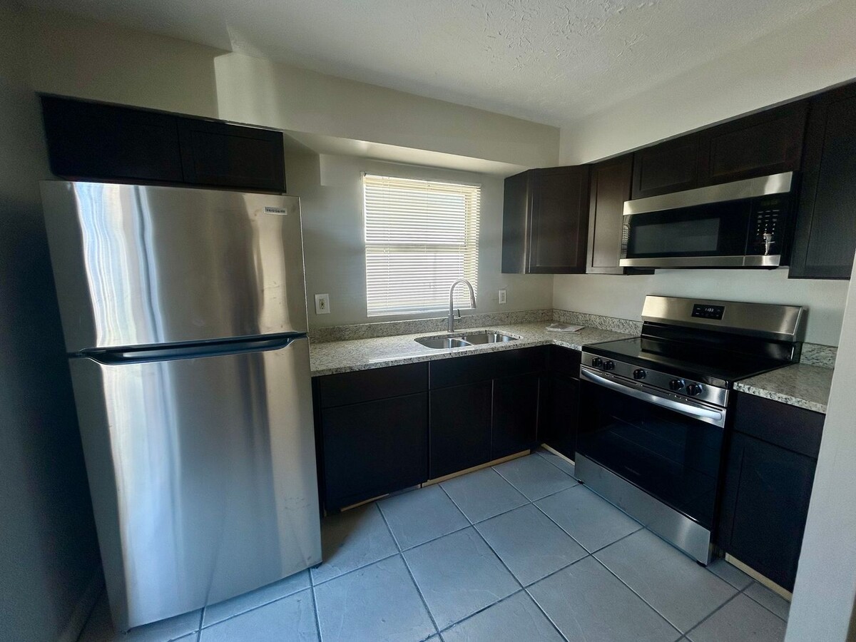 RENOVATED 2 Bedroom, 1 Bathroom Tampa Apar... - RENOVATED 2 Bedroom, 1 Bathroom Tampa Apar... House