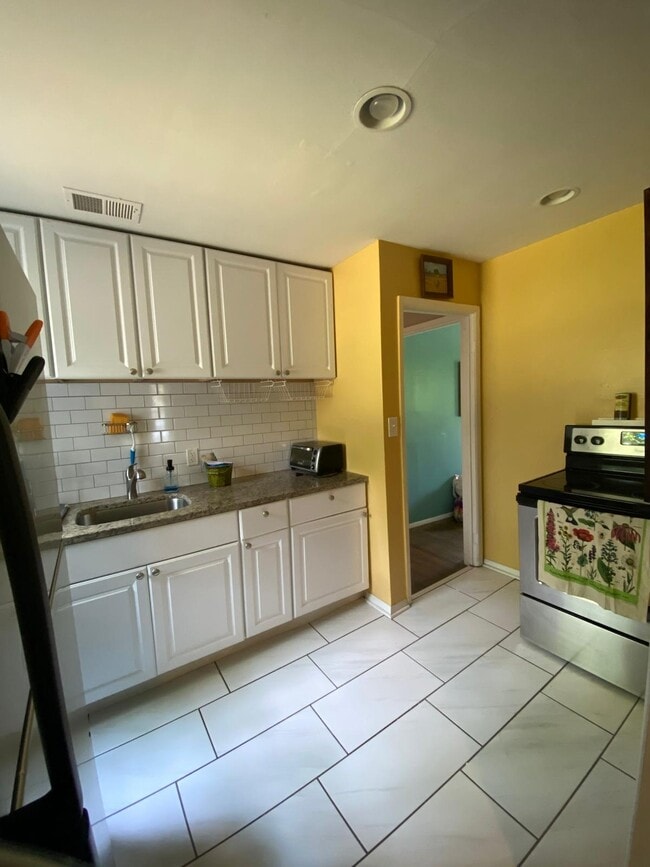 Photo - 2863 Norwood Blvd