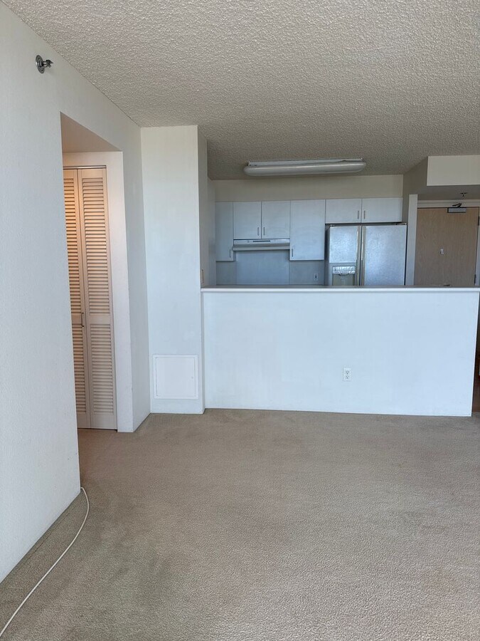 Photo - Conveniently located high floor 2 bedroom ... Unidad 2801