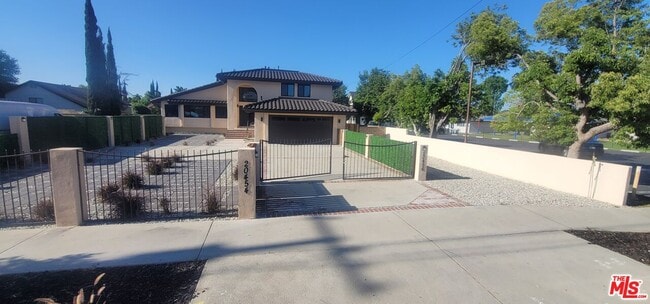 Photo - 20456 Strathern St House