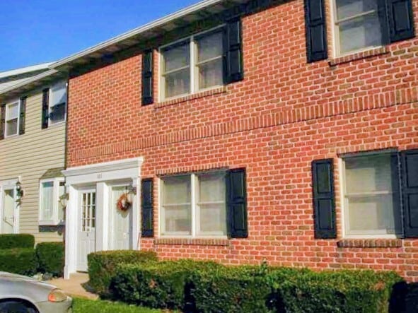 Front of Building - 101 Wyncote Ct Townhome