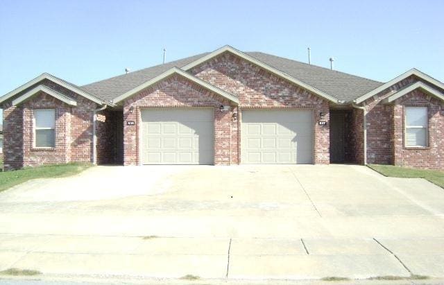 Building Photo - 935 Kensington Dr