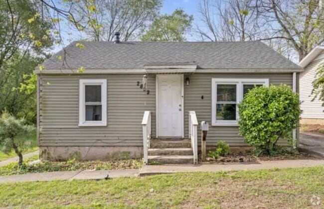 Building Photo - 3 Bedroom | 1 Bathroom | 1 Car Detached Ga... Rental