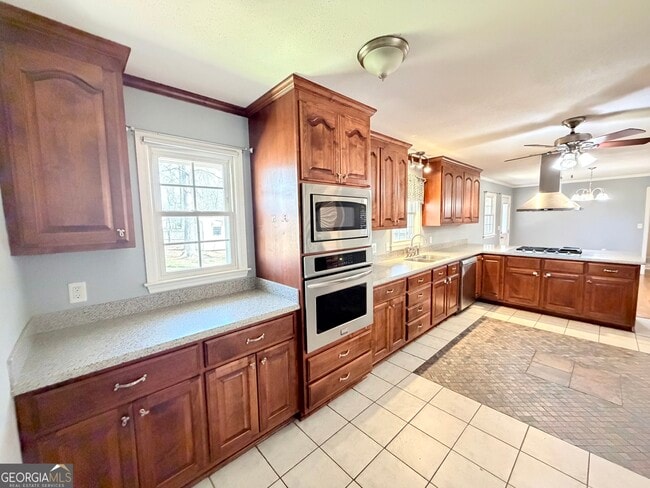 Photo - 560 Greencrest Dr