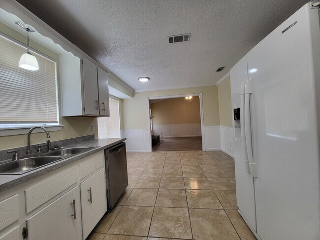 Photo - 1708 Kenyon St