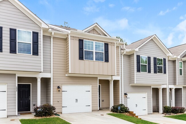 Photo - 503 Highwood Ln