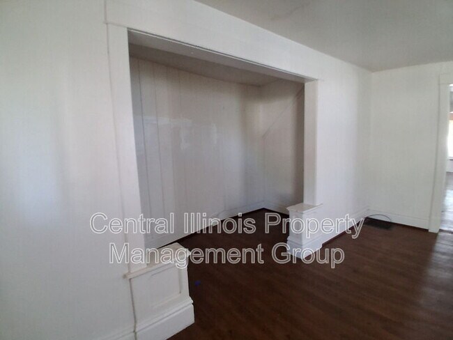 403 1/2 E. Monroe