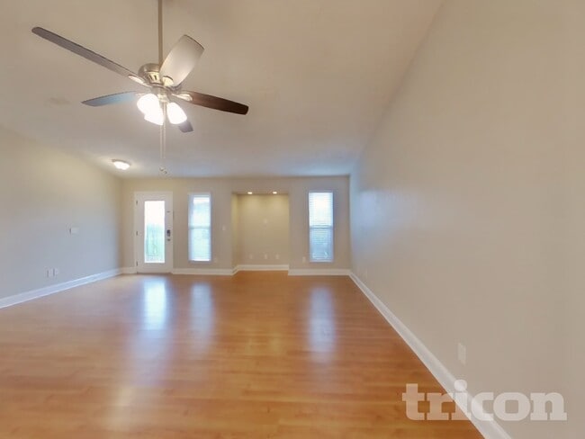 Photo - 554 Peregrine Ct